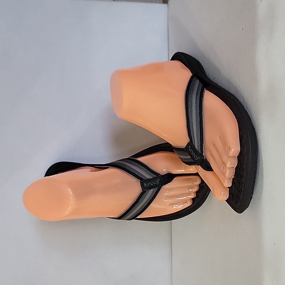 REEF BLACK FLIP FLOPS SANDALS (sz 6)